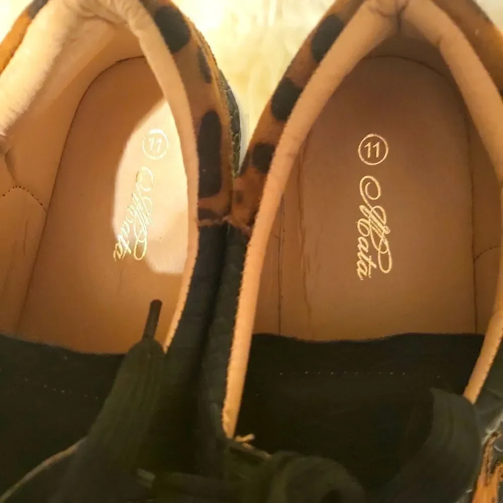 Size 11 Mata tennis shoes